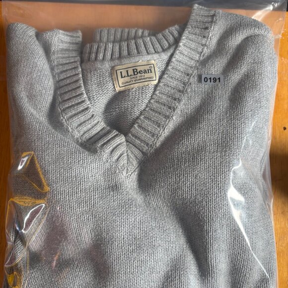 L.L. Bean XL Gray V-Neck Long Sleeve Knit Preppy Outdoors Cotton Sweater - Picture 8 of 8